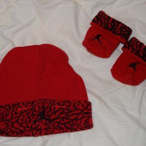 NIKE Air Jordan Infant Cap w/ socks to match